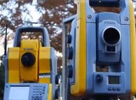 「Trimble5600 対 S6 自動追尾性能比較ビデオ」